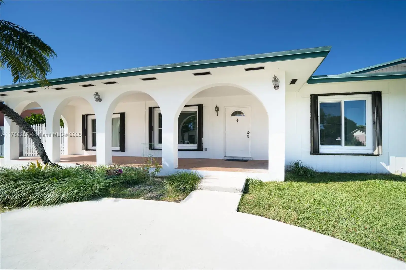 4 bedroom 3 bath Residential for sale at 11015 SW 159th Ter, Miami FL 33157