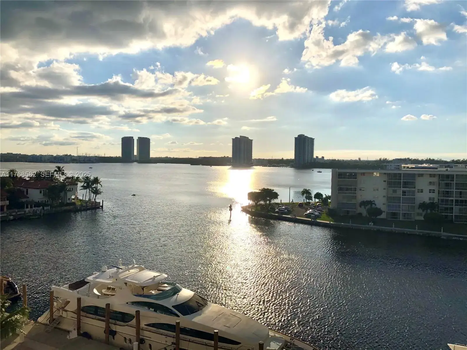 2 bedroom 2 bath Residential for sale at 1000 W Island Blvd # 712, Aventura FL 33160
