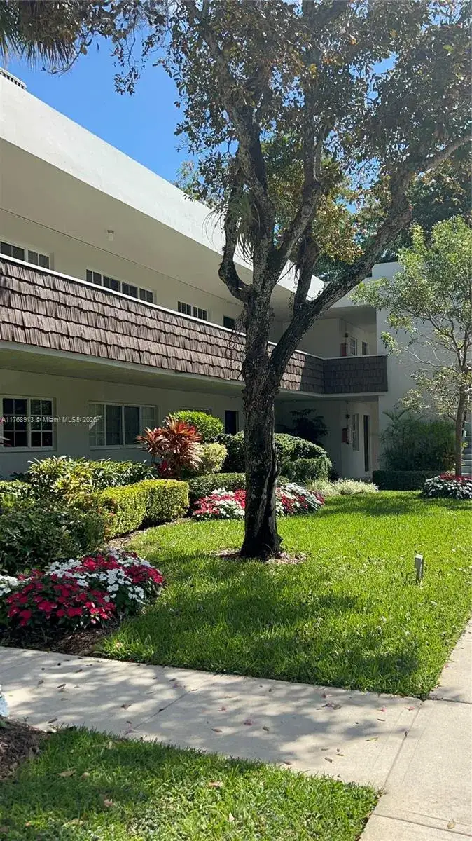 3 bedroom 2 bath Residential Lease for rent at 4017 N Cypress Dr # 102, Pompano Beach FL 33069