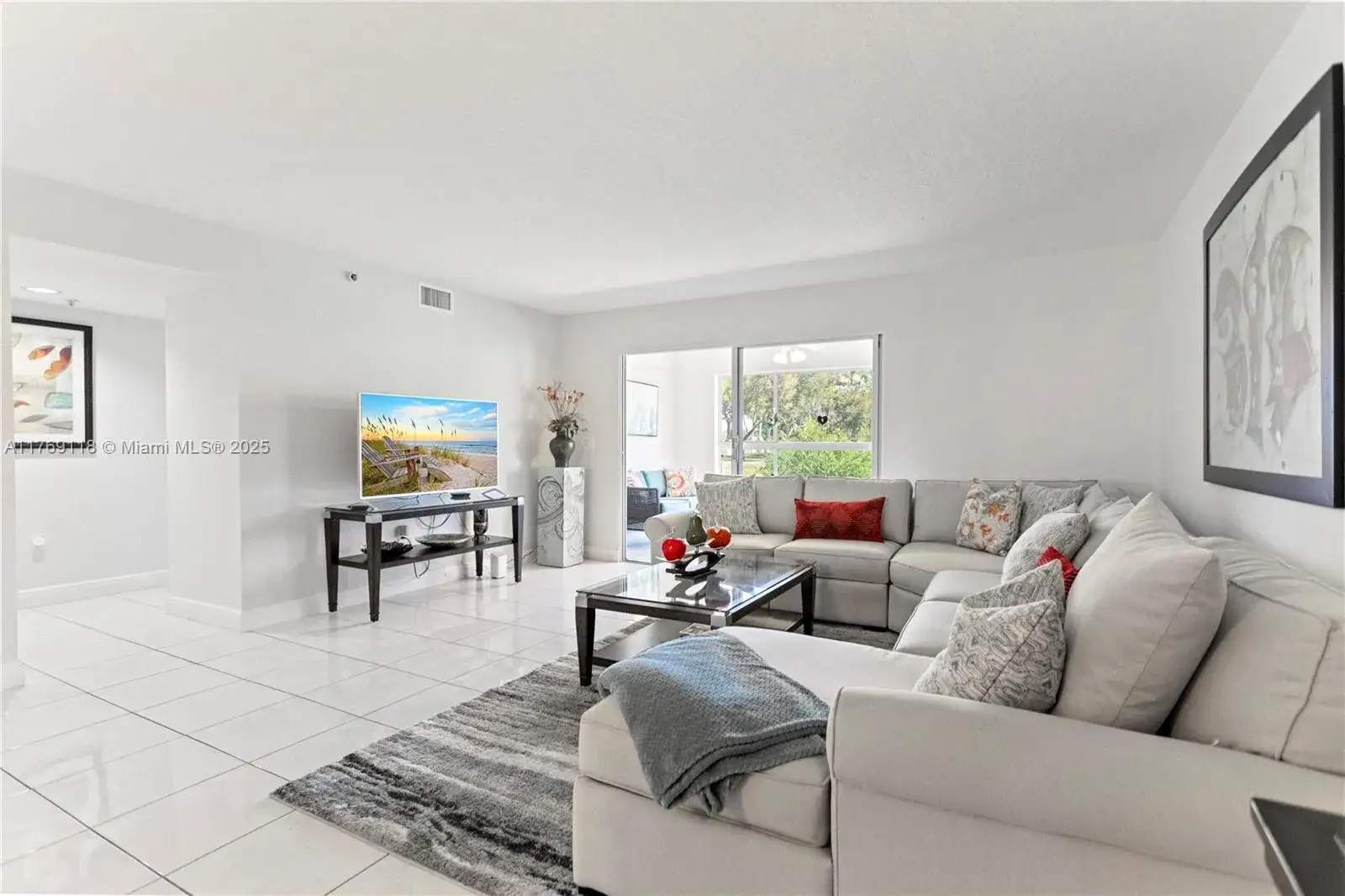 3 bedroom 2 bath Residential for sale at 5876 Regal Glen Dr # 101, Boynton Beach FL 33437