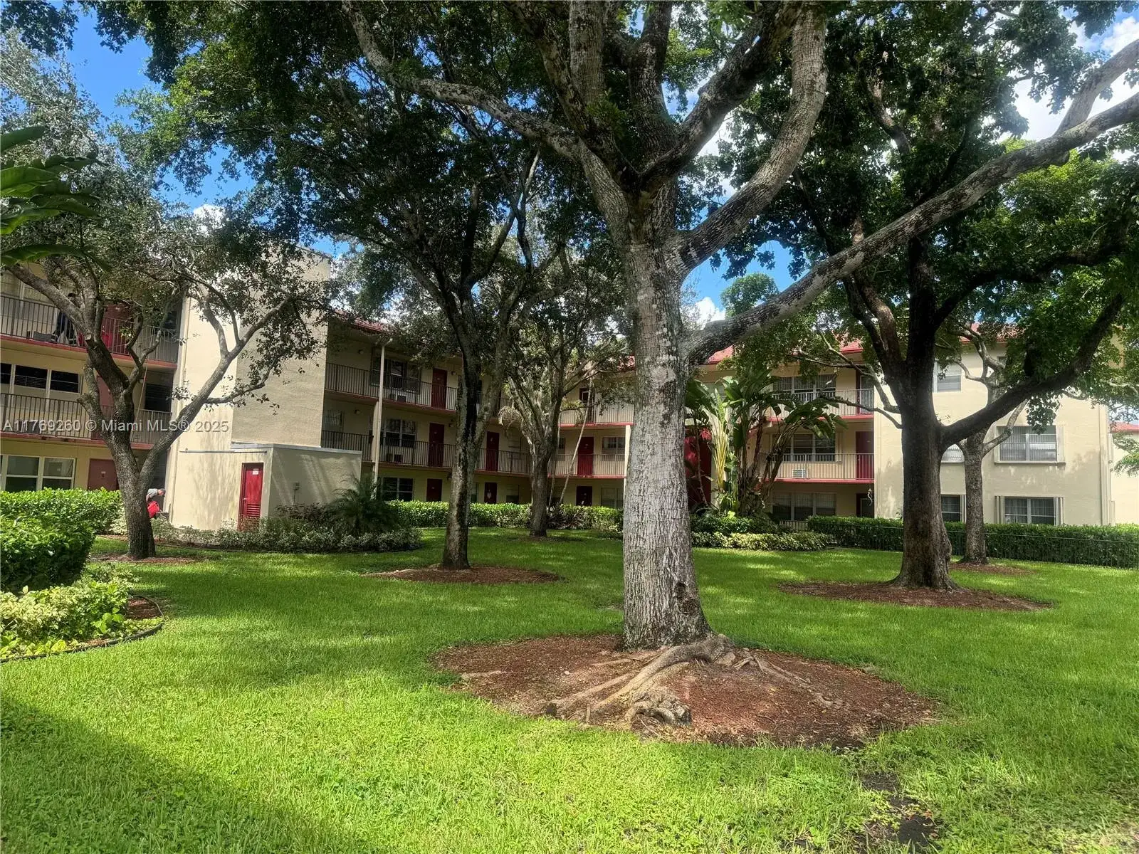 1 bedroom 1 bath Residential Lease for rent at 200 SW 132nd Way # 302L, Pembroke Pines FL 33027