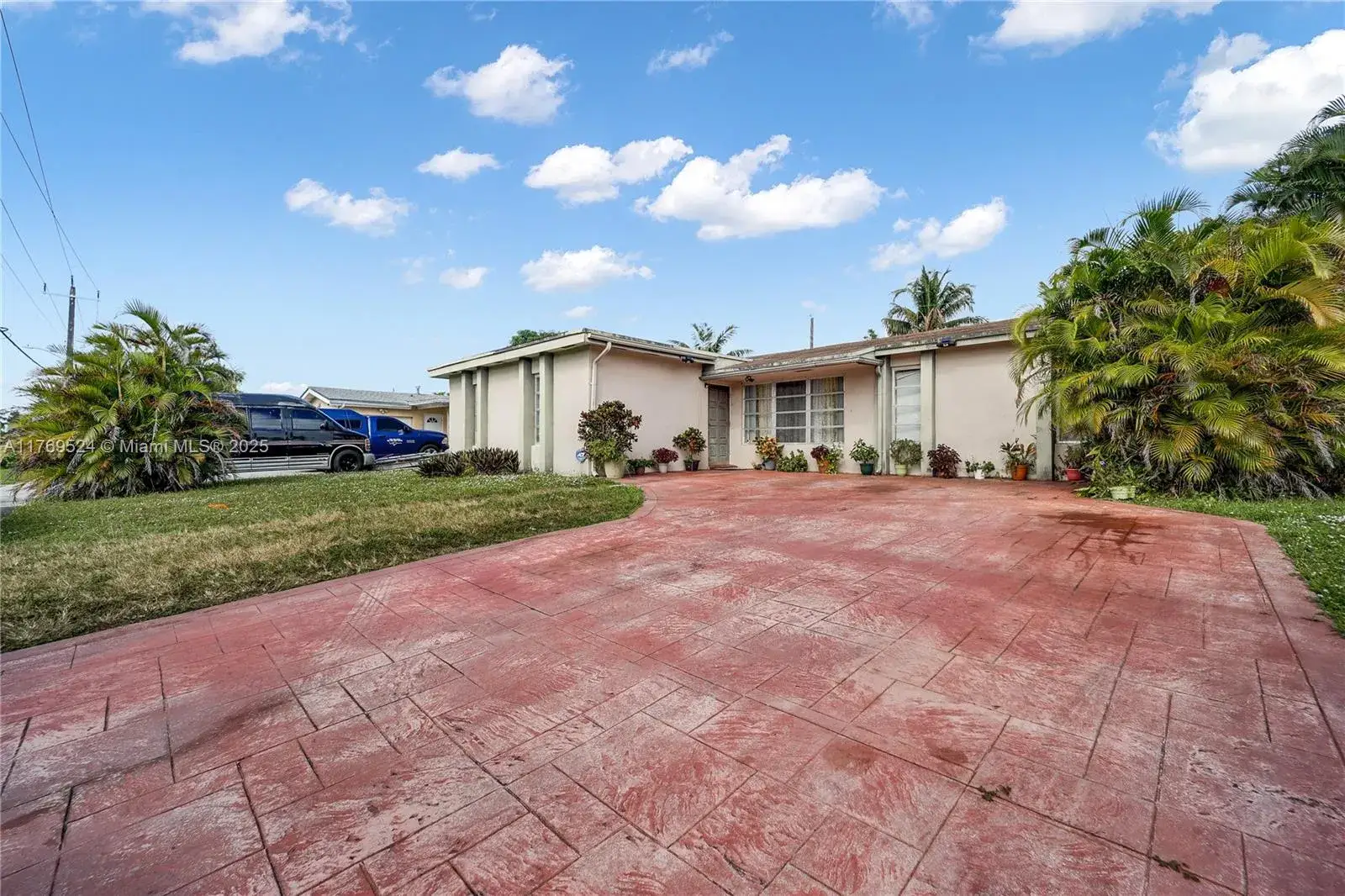 3 bedroom 2 bath Residential for sale at 8401 NW 27th Pl, Sunrise FL 33322