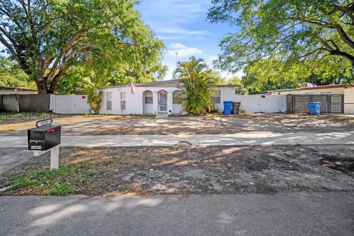 3 bedroom 2 bath Residential for sale at 121 Edmund Rd, West Park FL 33023