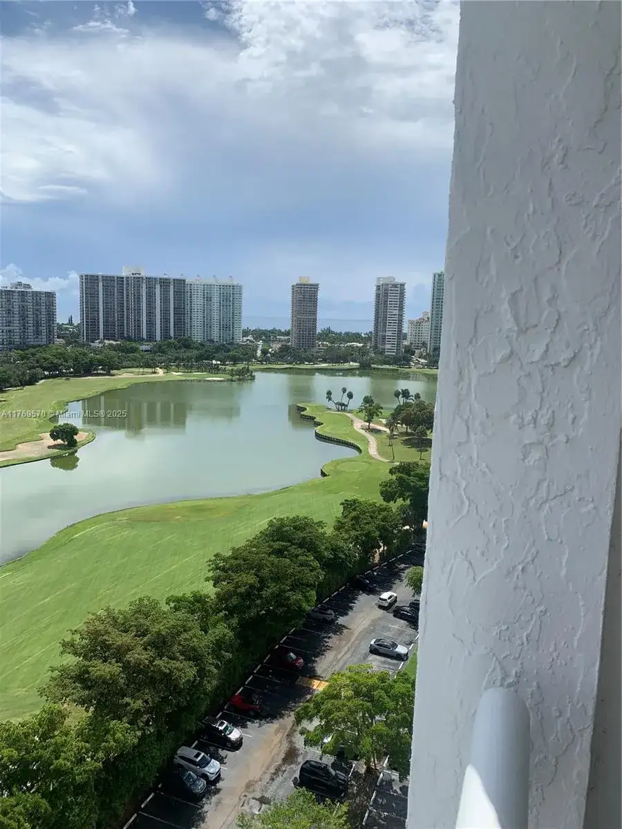 2 bedroom 2 bath Residential for sale at 20225 NE 34 CT # 1819, Aventura FL 33180