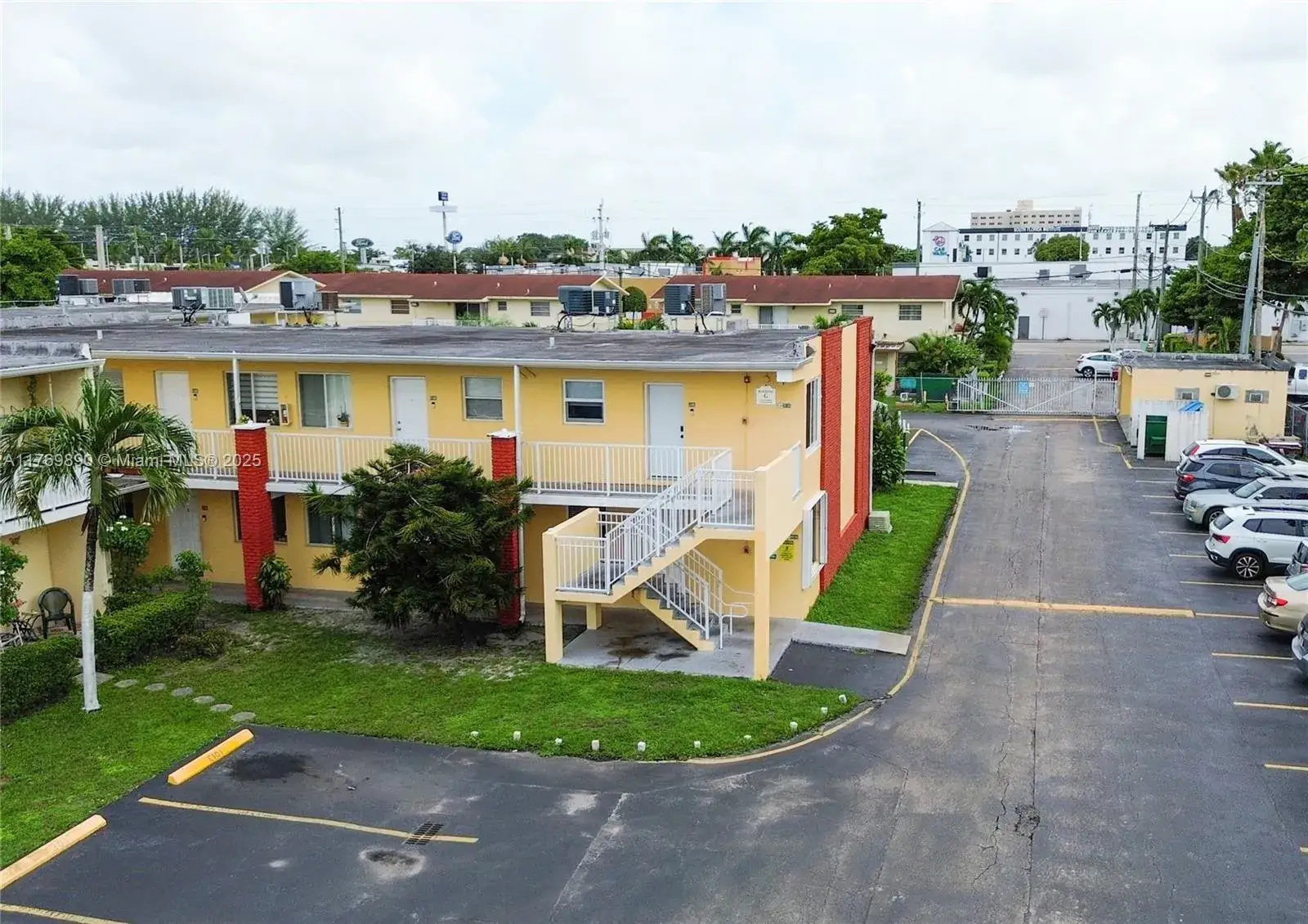 1 bedroom 1 bath Residential for sale at 1255 W 49th Pl # G201, Hialeah FL 33012
