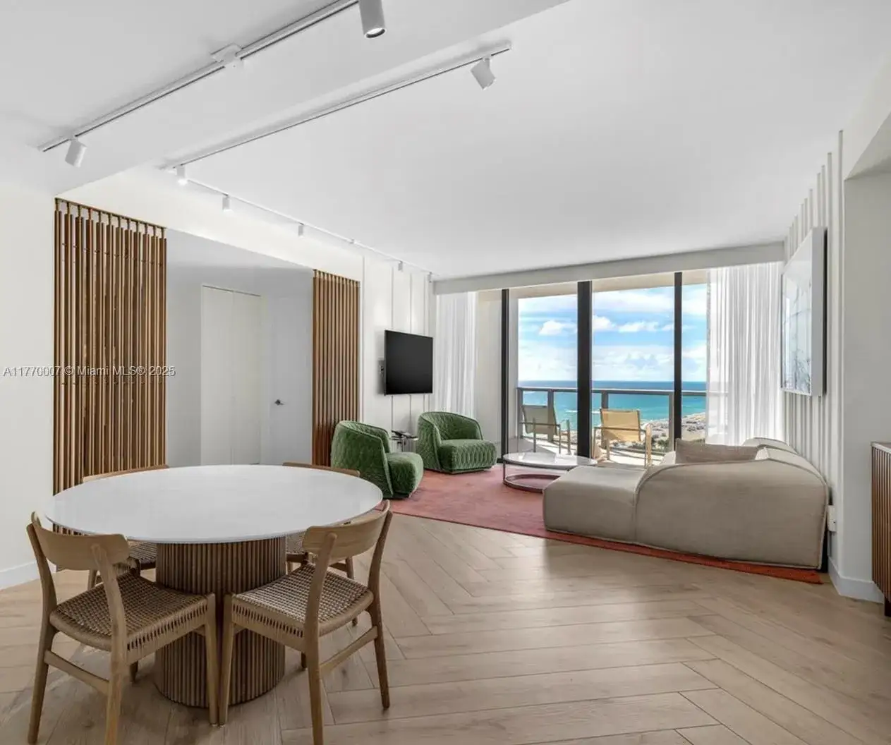2 bedroom 2 bath Residential for sale at 2201 Collins Ave # 1604, Miami Beach FL 33139