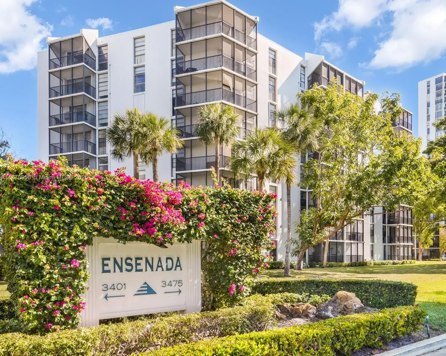 2 bedroom 2 bath Residential for sale at 3475 N Country Club Dr # 818, Aventura FL 33180