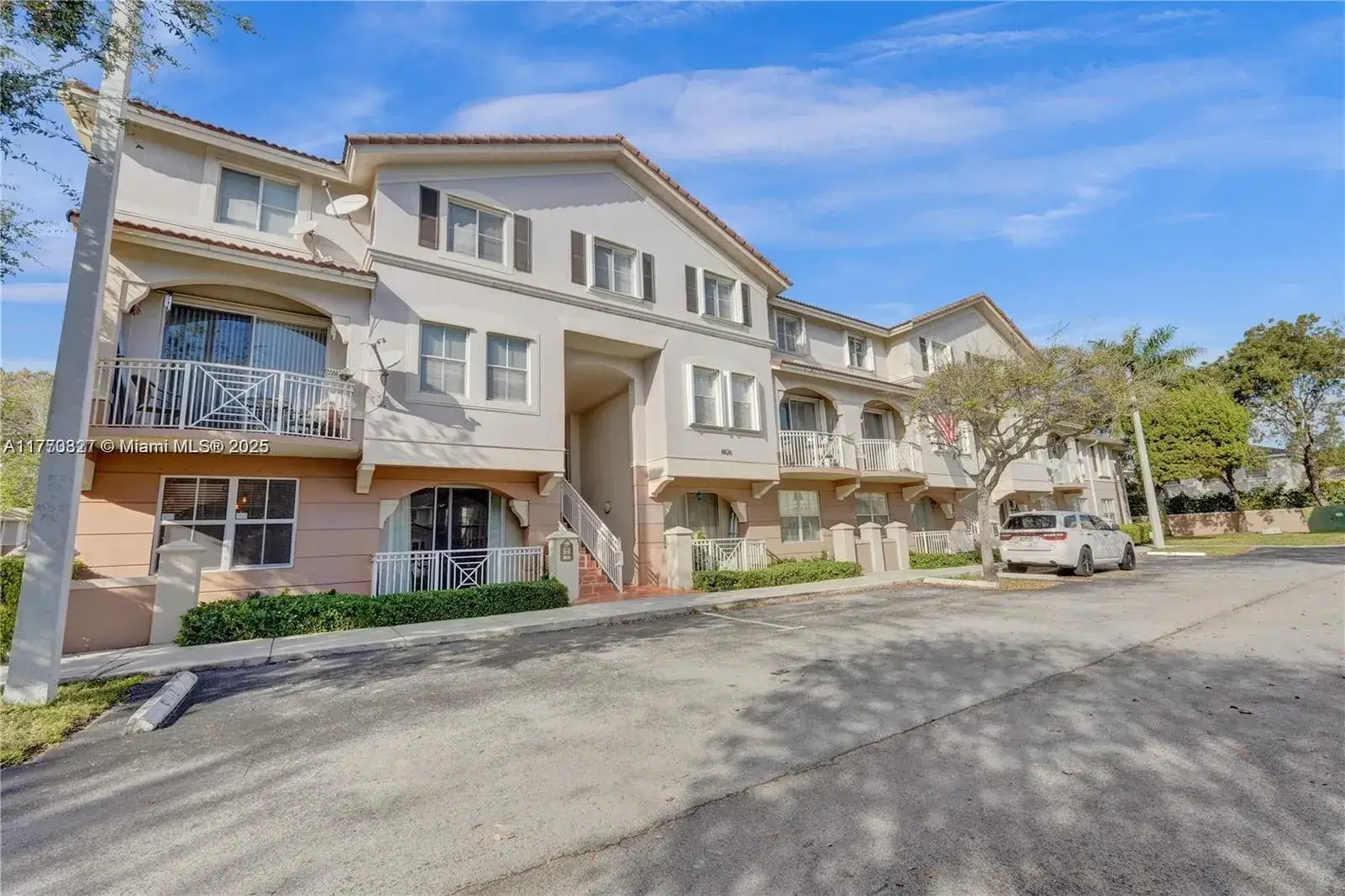 3 bedroom 2 bath Residential for sale at 8826 W Flagler St # 105, Miami FL 33174