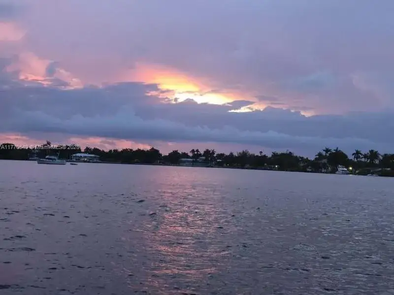 1 bedroom 1 bath Residential for sale at 801 S Ocean Dr # 604, Hollywood FL 33019