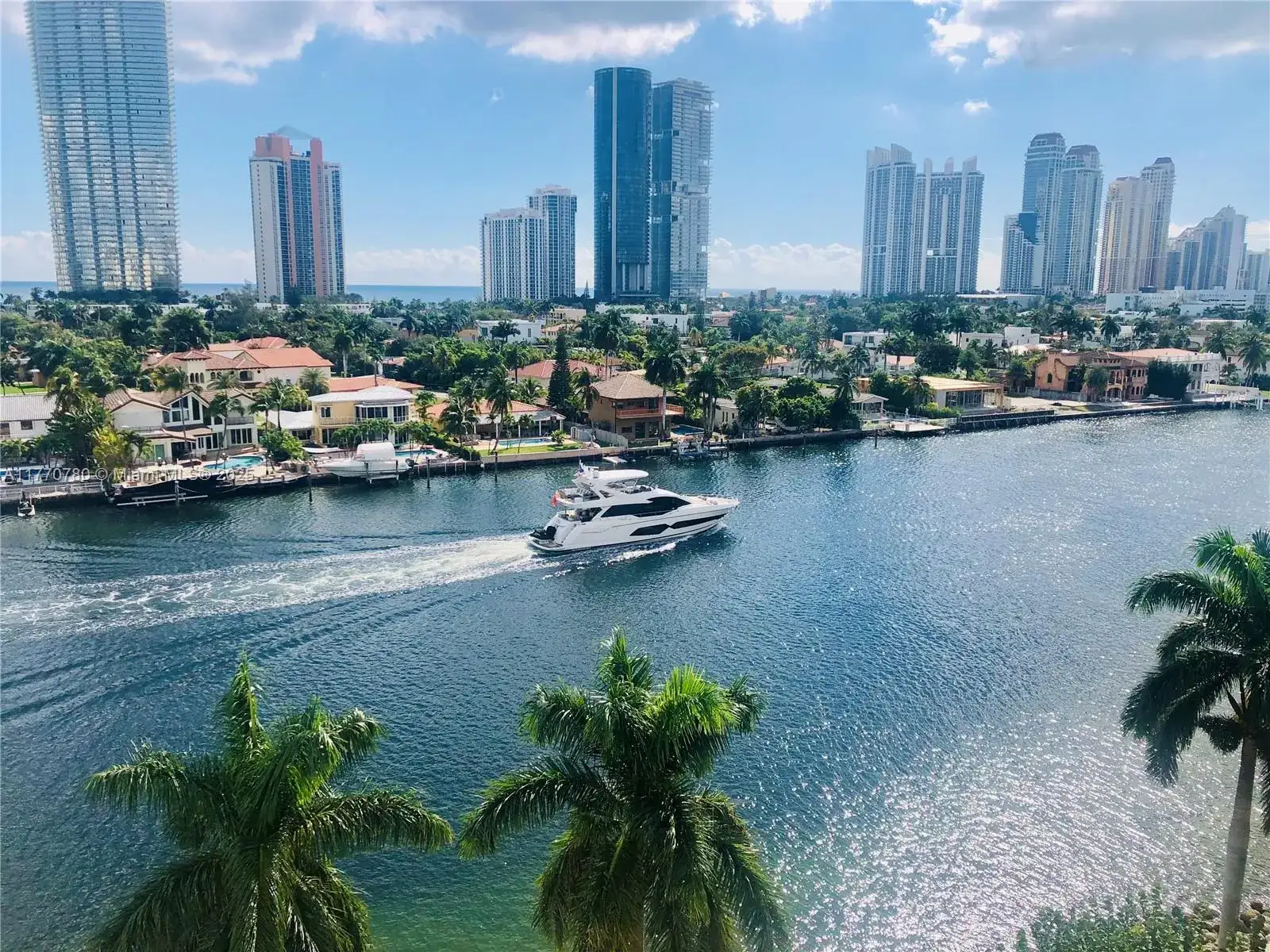 1 bedroom 1 bath Residential for sale at 19195 NE 36th Ct # 907, Aventura FL 33180