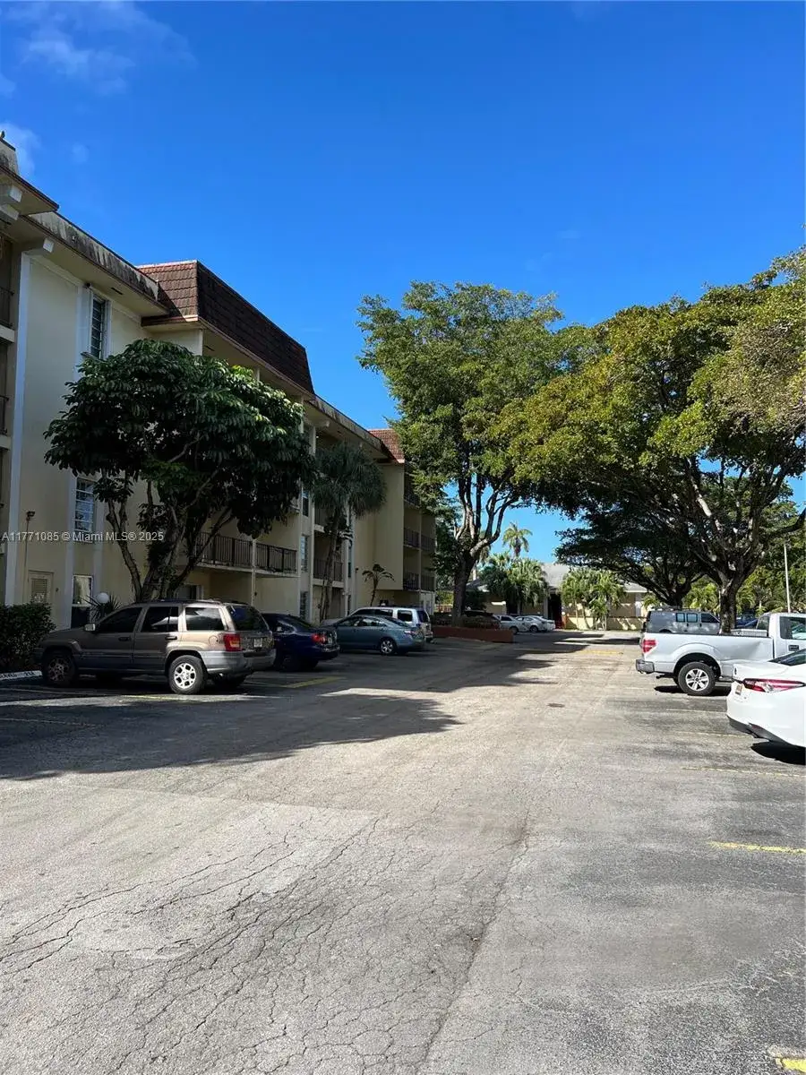 1 bedroom 1 bath Residential Lease for rent at 11925 NE 2nd Ave # B308, North Miami FL 33161