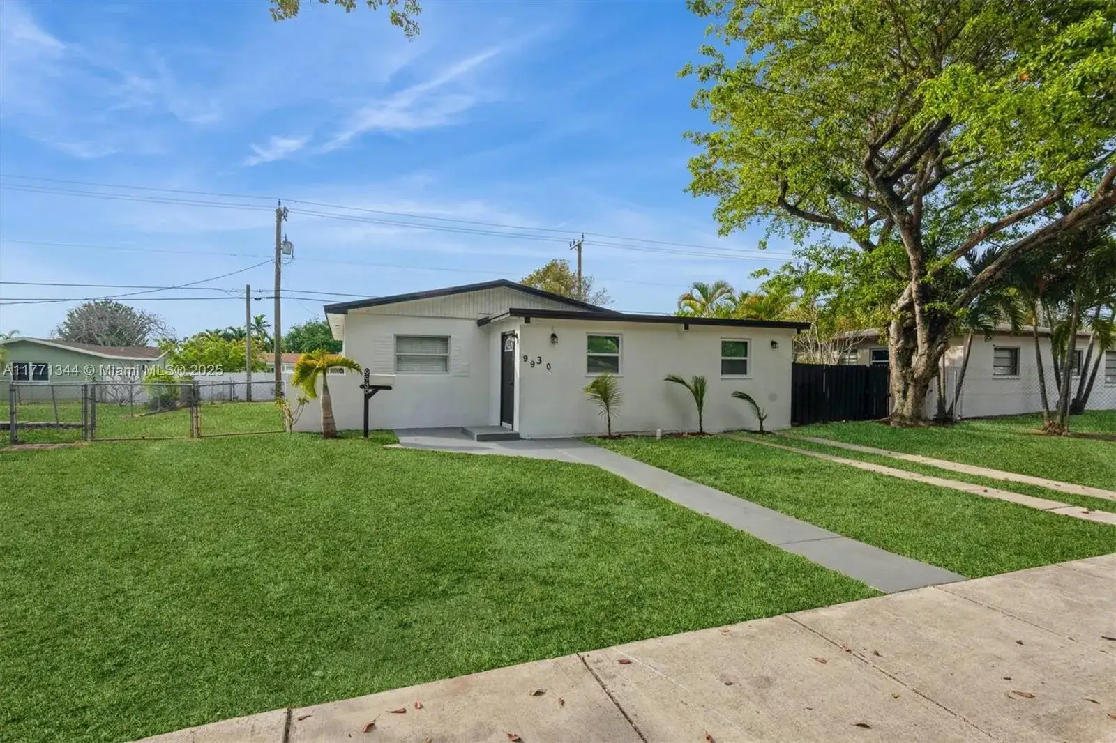 3 bedroom 2 bath Residential for sale at 9930 Caribbean Blvd, Cutler Bay FL 33189
