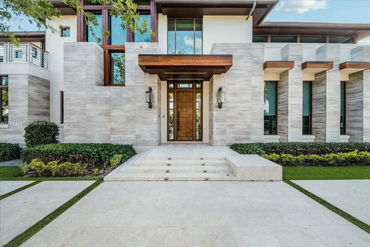 6 bedroom 6 bath Residential for sale at 20 Compass Isle, Fort Lauderdale FL 33308