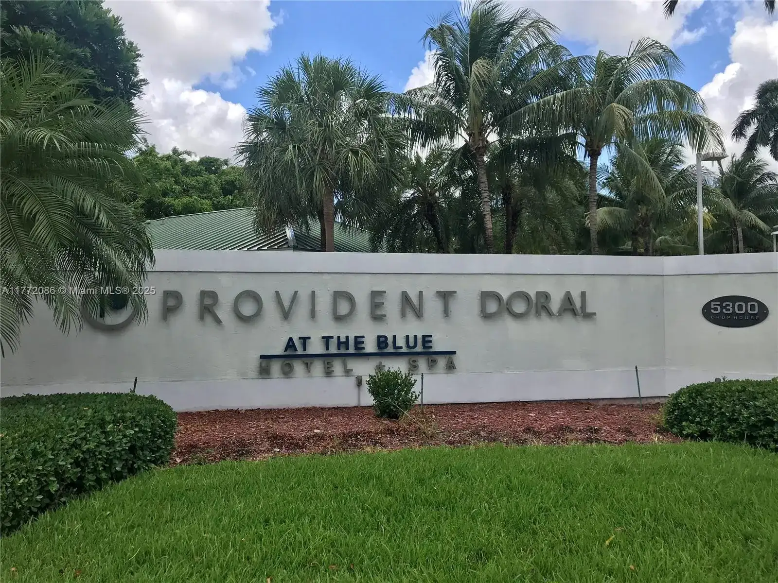 1 bedroom 1 bath Residential for sale at 5300 NW 87th Ave # 302, Doral FL 33178