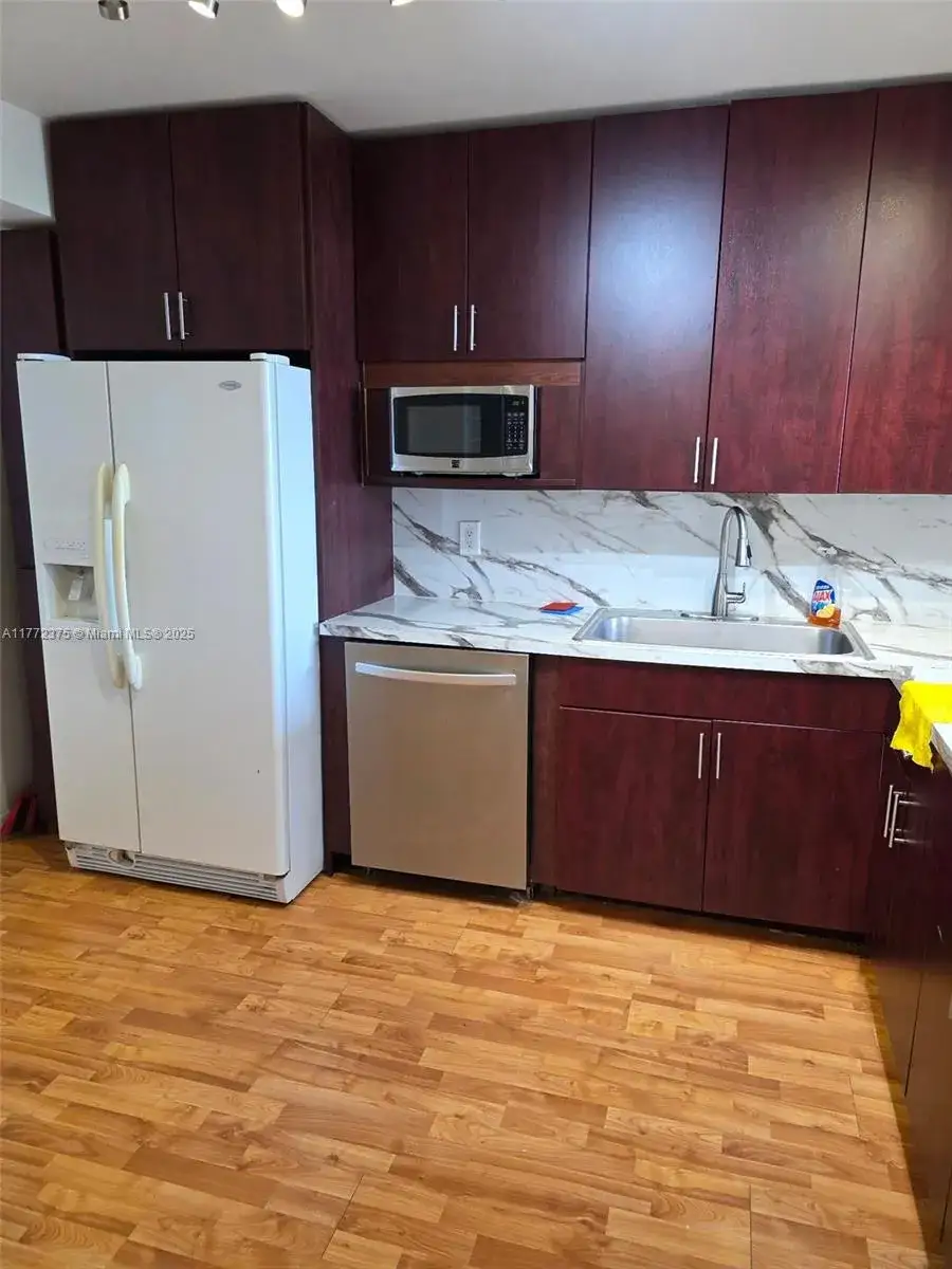 1 bedroom 1 bath Residential for sale at 1351 NE Miami Gardens Dr # 501E, Miami FL 33179