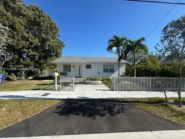 3 bedroom 2 bath Residential for sale at 3005 SW 24th Ter, Miami FL 33145