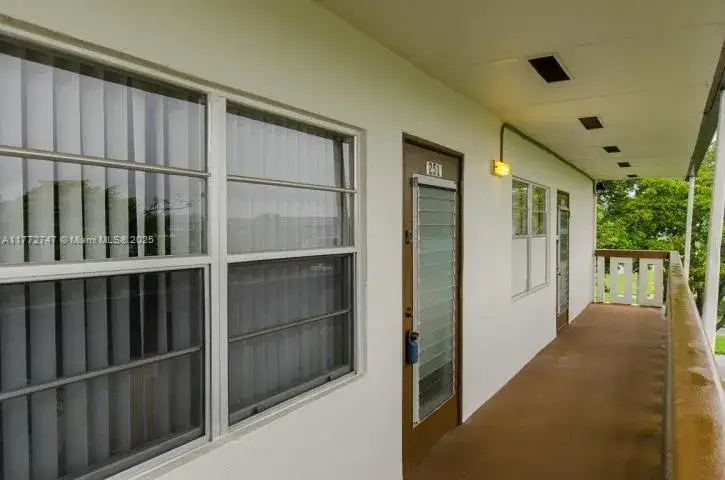 1 bedroom 1 bath Residential for sale at 251 Mansfield F # 251F, Boca Raton FL 33434