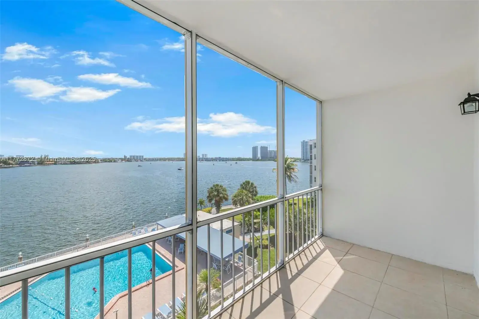 1 bedroom 1 bath Residential for sale at 3010 Marcos Dr # R509, Aventura FL 33160