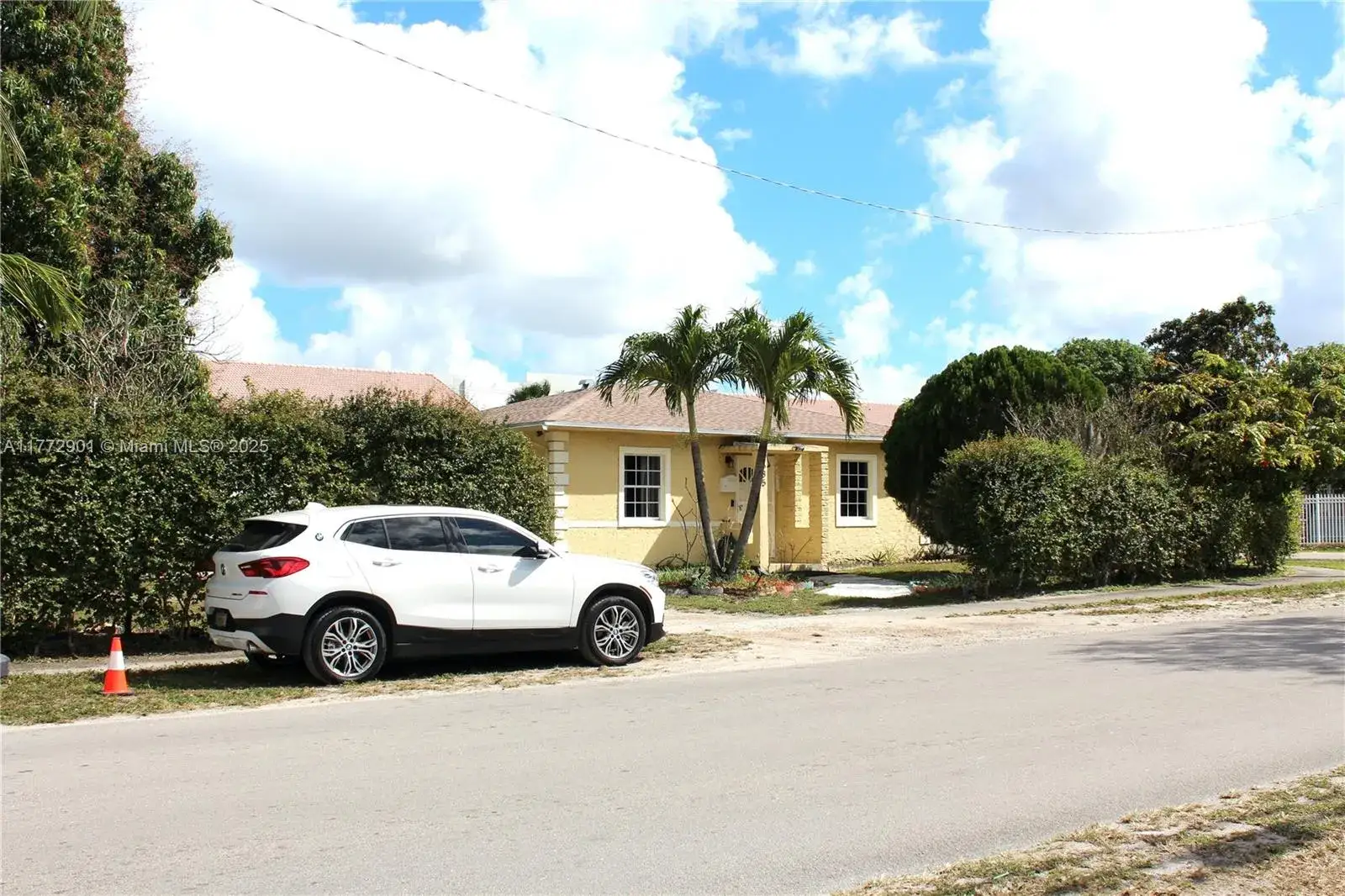 3 bedroom 2 bath Residential for sale at 685 SE 9th Ave, Hialeah FL 33010