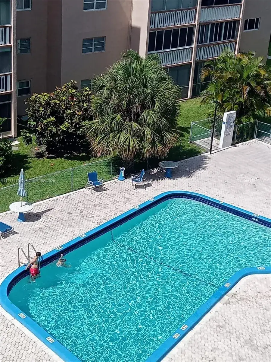 1 bedroom 1 bath Residential Lease for rent at 319 NE 14th Ave # 604, Hallandale Beach FL 33009