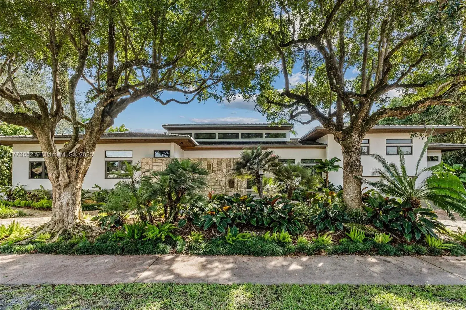 5 bedroom 5 bath Residential for sale at 1060 Alfonso Ave, Coral Gables FL 33146