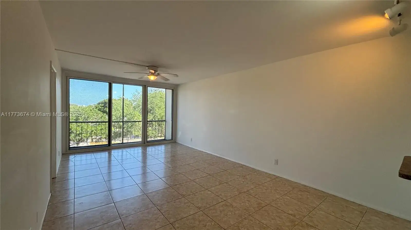 2 bedroom 2 bath Residential Lease for rent at 4501 NE 21st Ave # 307, Fort Lauderdale FL 33308