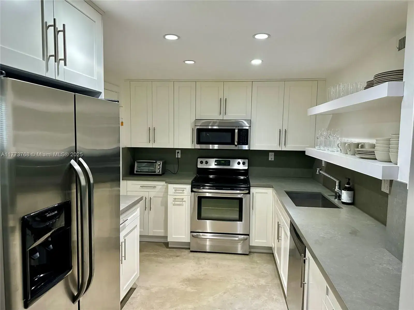 2 bedroom 2 bath Residential Lease for rent at 250 Galen Dr # 25, Key Biscayne FL 33149