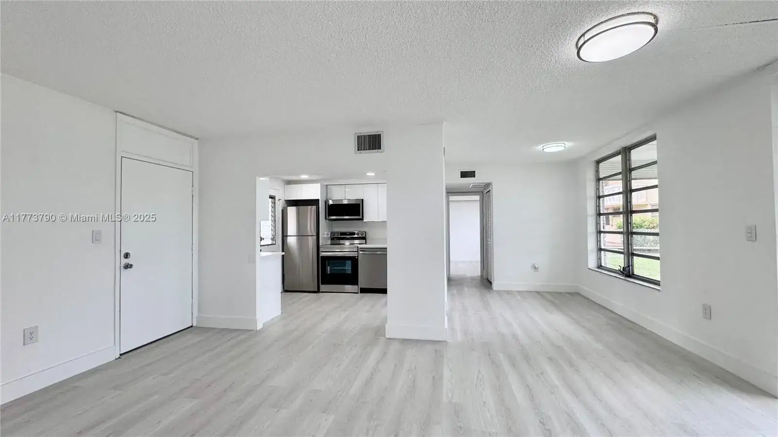 1 bedroom 1 bath Residential for sale at 2999 Point East Dr # C101, Aventura FL 33160