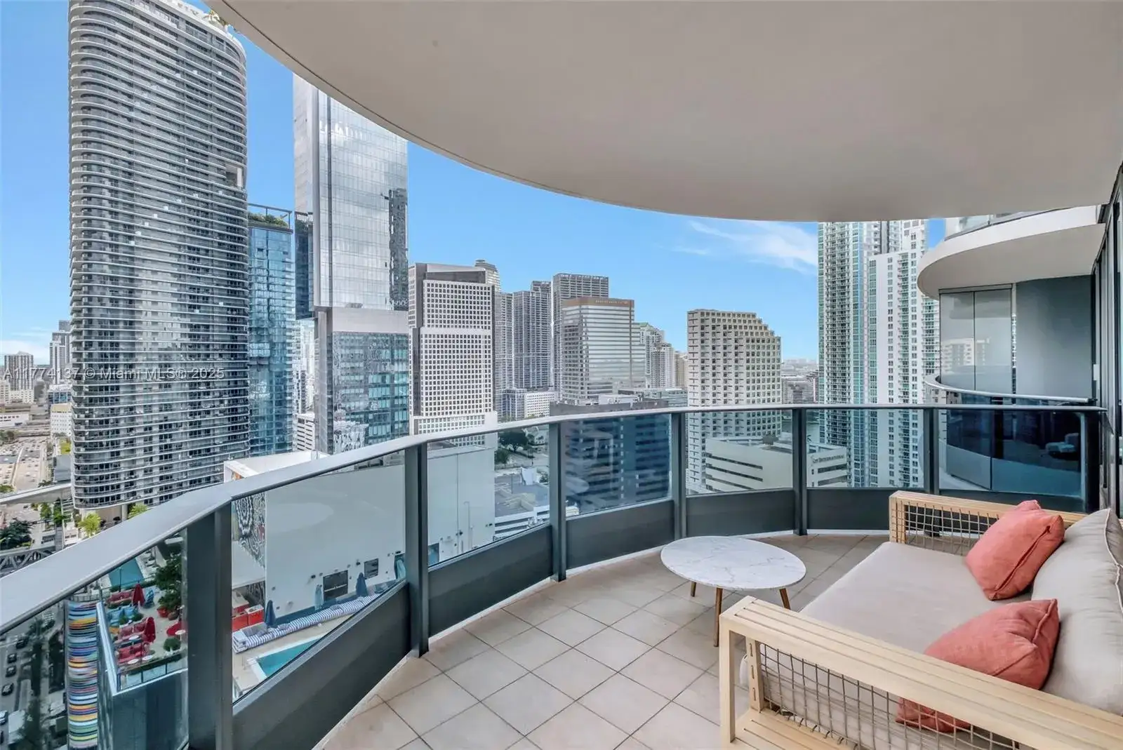 2 bedroom 2 bath Residential for sale at 1000 Brickell Plz # 2812, Miami FL 33131