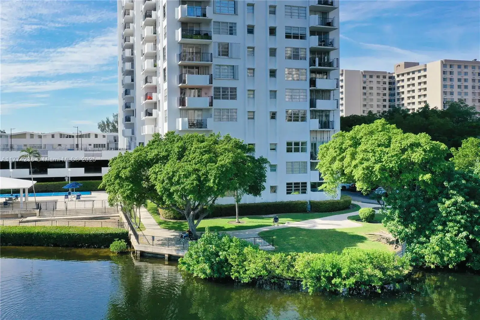 2 bedroom 2 bath Residential for sale at 2780 NE 183rd St # 1606, Aventura FL 33160