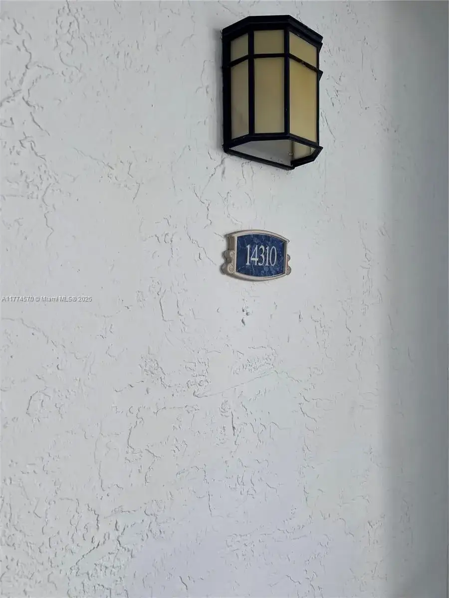 1 bedroom 1 bath Residential for sale at 3215 NE 184th St # 14310, Aventura FL 33160