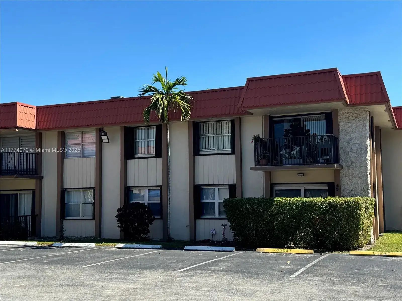 2 bedroom 2 bath Residential for sale at 10501 SW 108th Ave # 114, Miami FL 33176