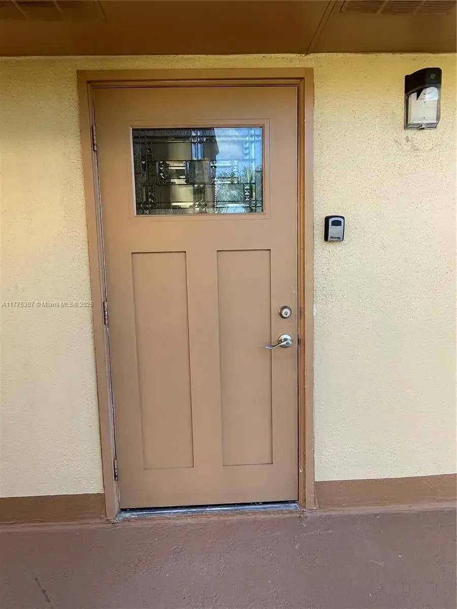 2 bedroom 2 bath Residential for sale at 233 Saxony E # 233, Delray Beach FL 33446