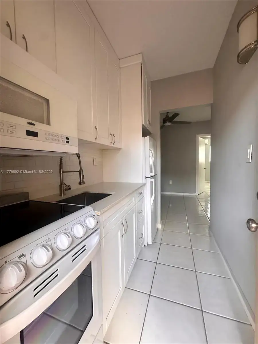 1 bedroom 1 bath Residential Lease for rent at 6330 SW 79th St # 3, South Miami FL 33143
