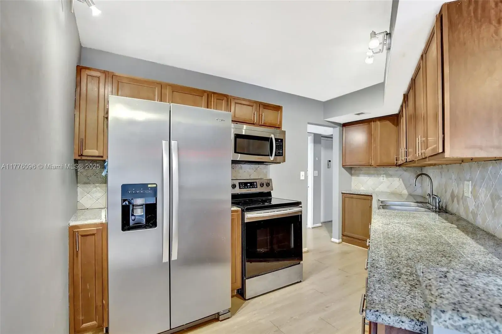 2 bedroom 2 bath Residential Lease for rent at 6911 Environ Blvd # 3L, Lauderhill FL 33319