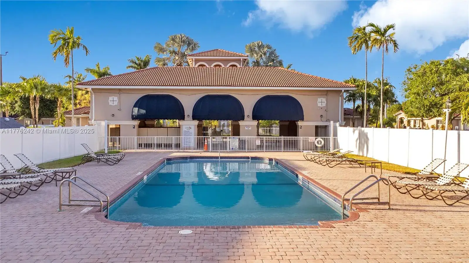 3 bedroom 2 bath Residential for sale at 27433 SW 137th Ct # 27433, Homestead FL 33032