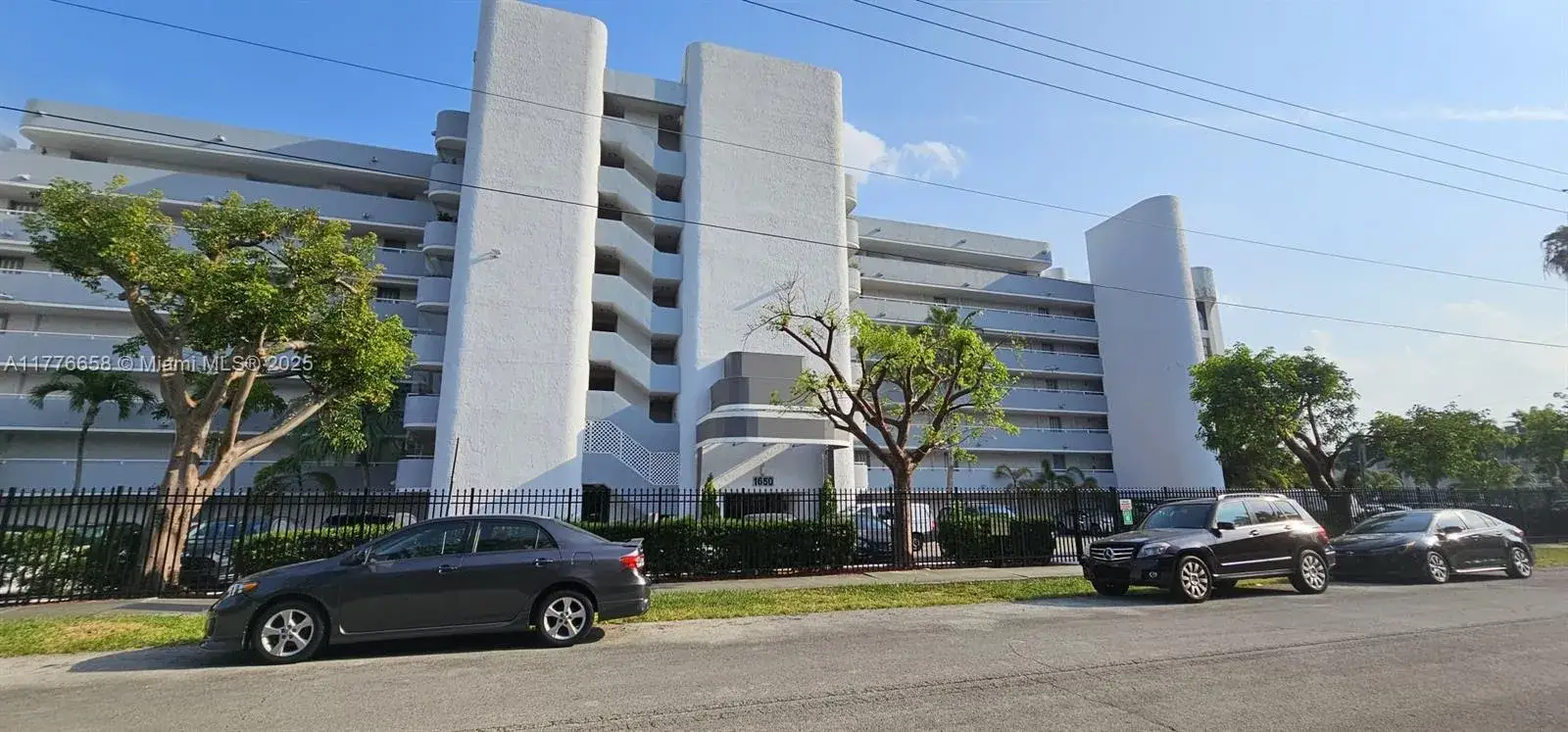 1 bedroom 2 bath Residential for sale at 1650 NE 115th St # 203, Miami FL 33181