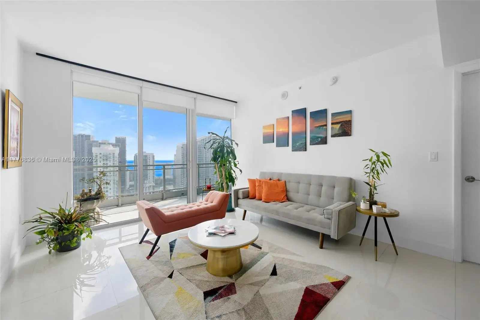 2 bedroom 2 bath Residential Lease for rent at 92 SW 3rd St # 4212, Miami FL 33130