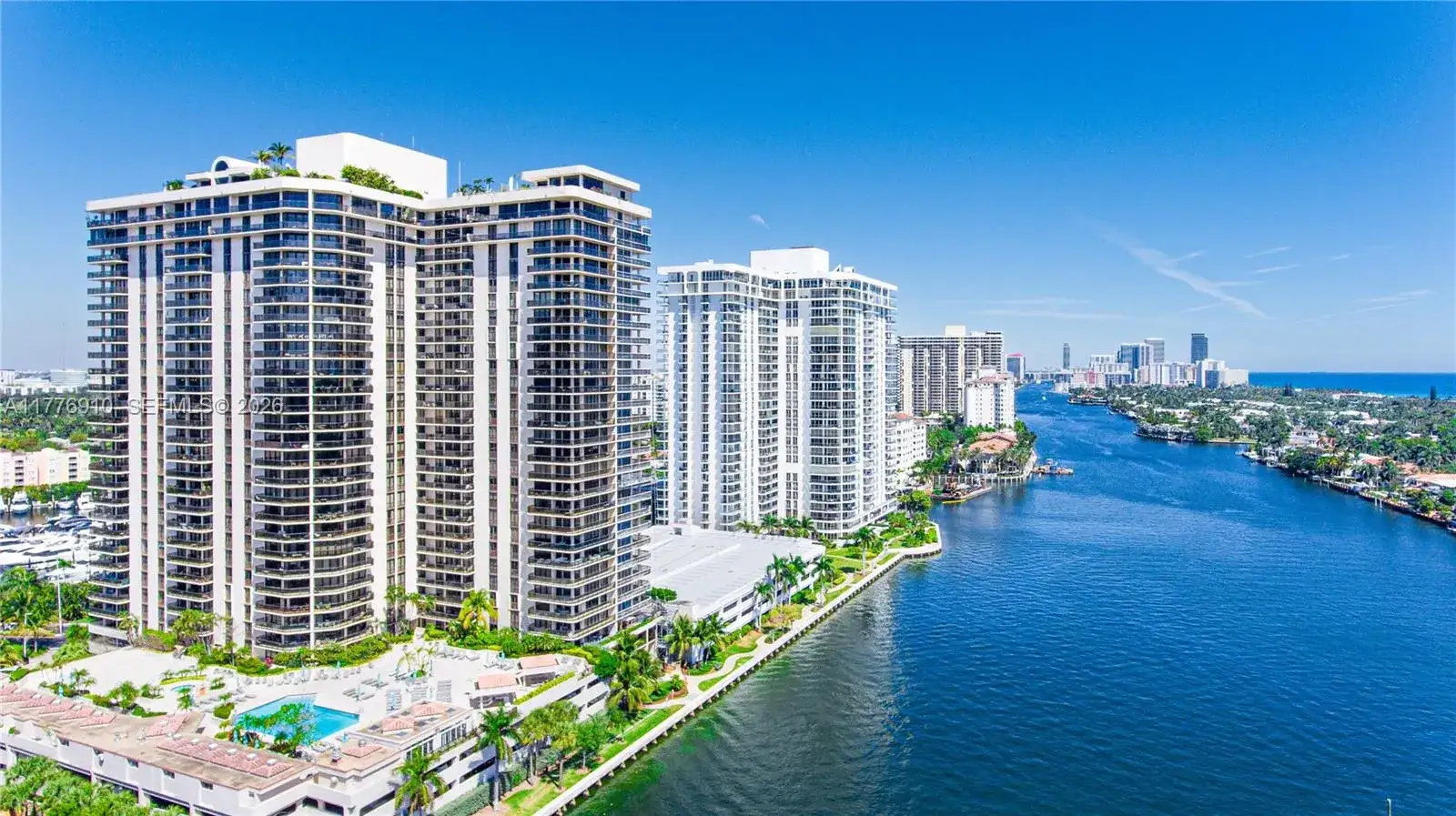 2 bedroom 2 bath Residential for sale at 19667 Turnberry Way # 3F, Aventura FL 33180
