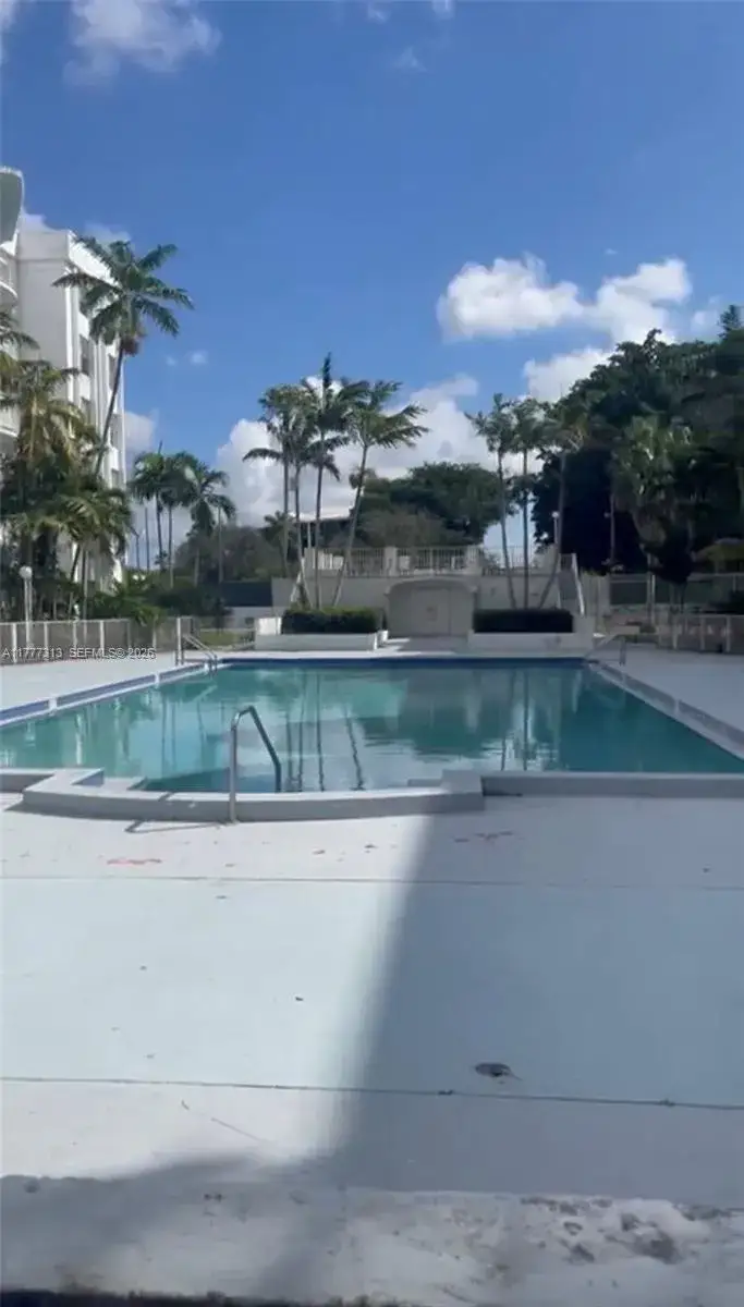 1 bedroom 1 bath Residential Lease for rent at 496 NW 165th St Rd # 611, Miami FL 33169