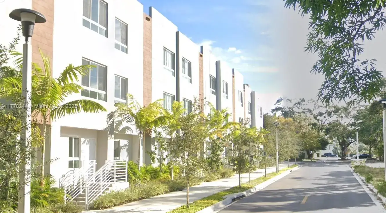 2 bedroom 2 bath Residential for sale at 2505 NE 193rd St # 4213, Miami FL 33180