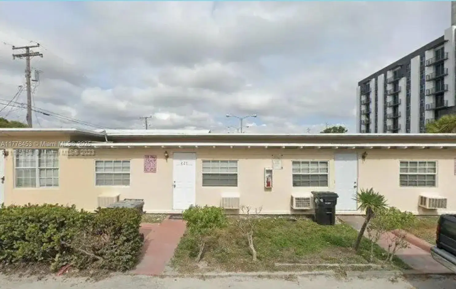 Residential Income for sale at 425 NE 8th St, Fort Lauderdale FL 33304