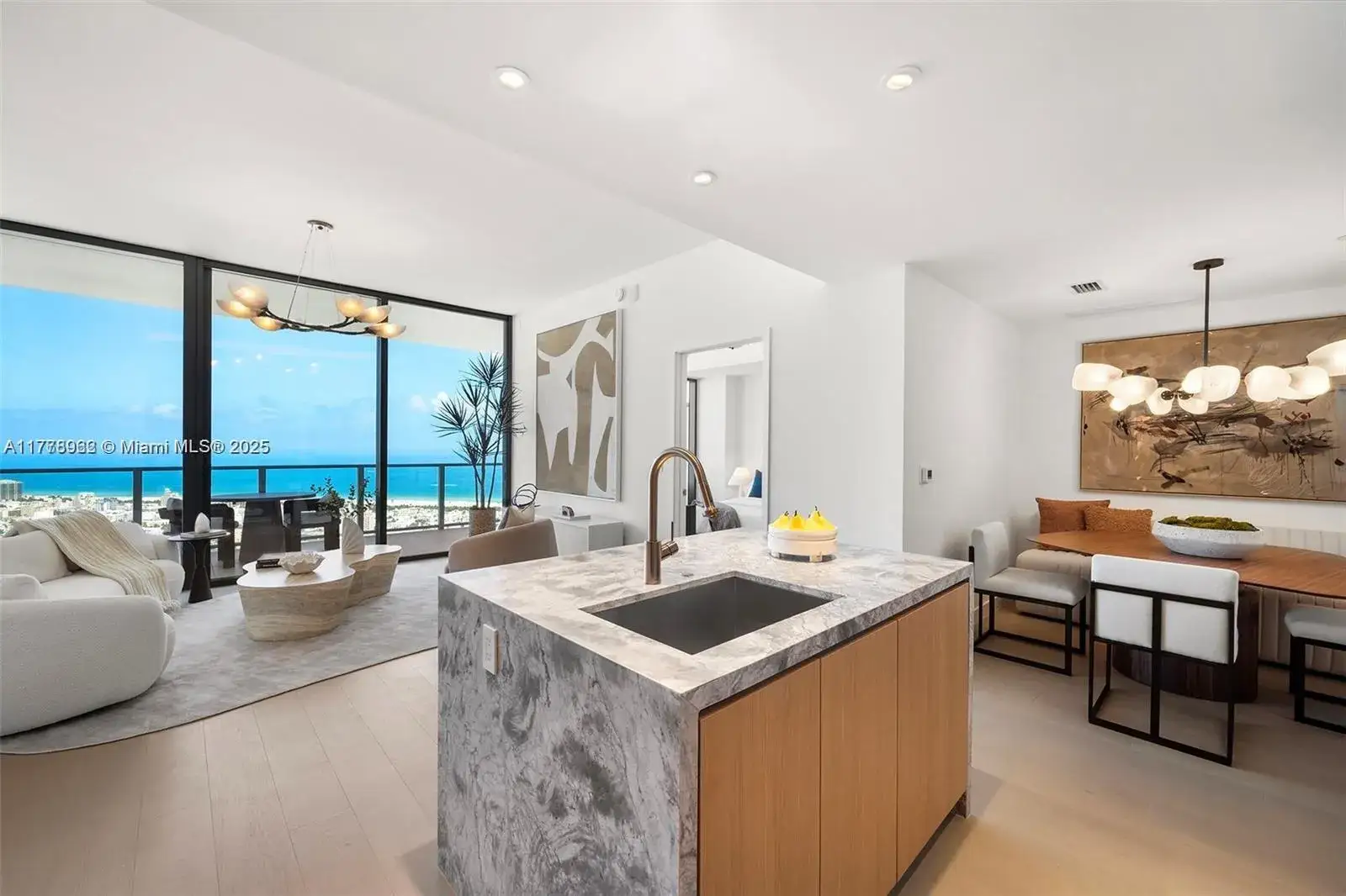 2 bedroom 2 bath Residential for sale at 500 Alton rd # 4404, Miami Beach FL 33139