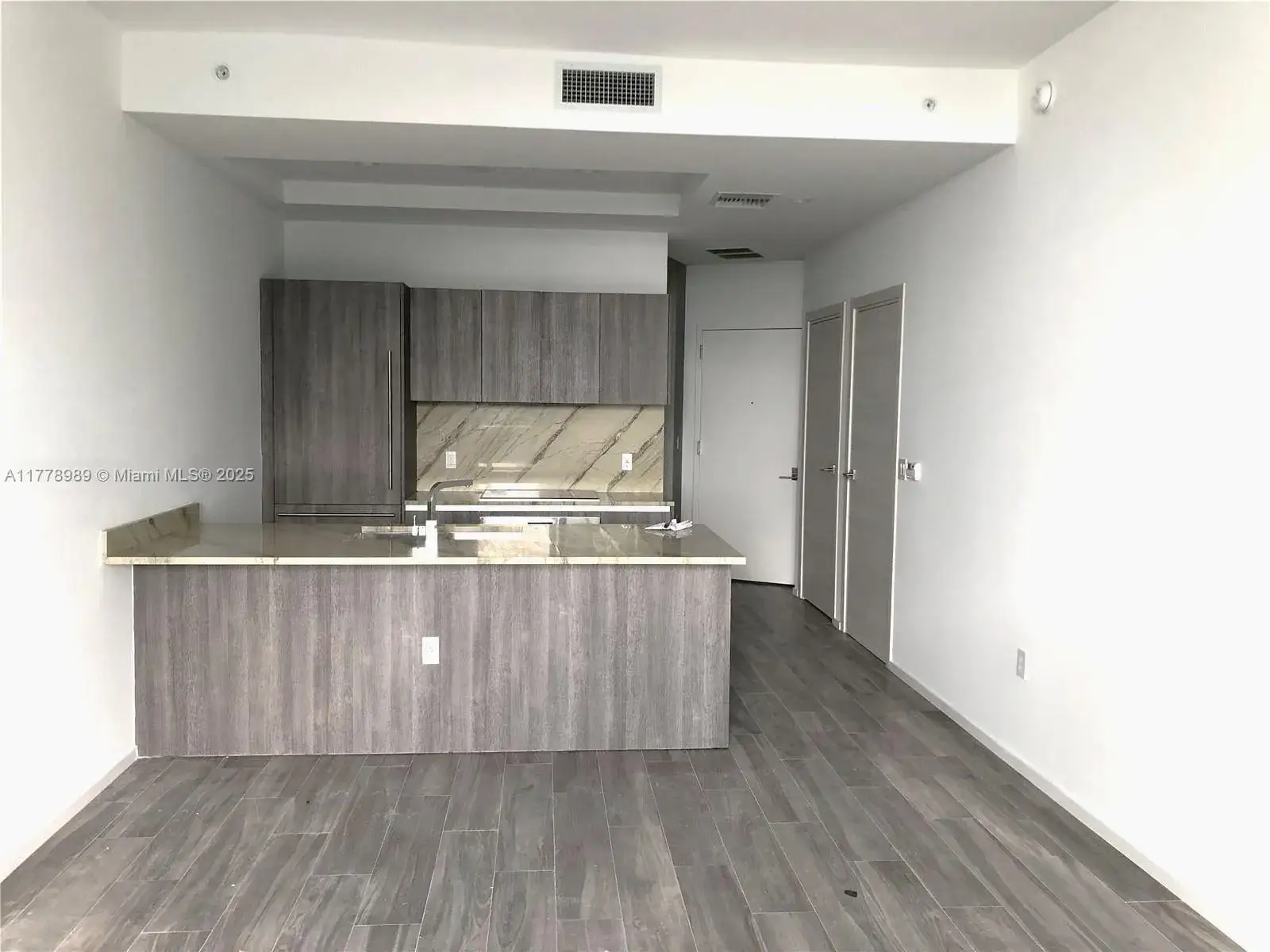 1 bedroom 2 bath Residential for sale at 801 S Miami Ave # 5108, Miami FL 33130