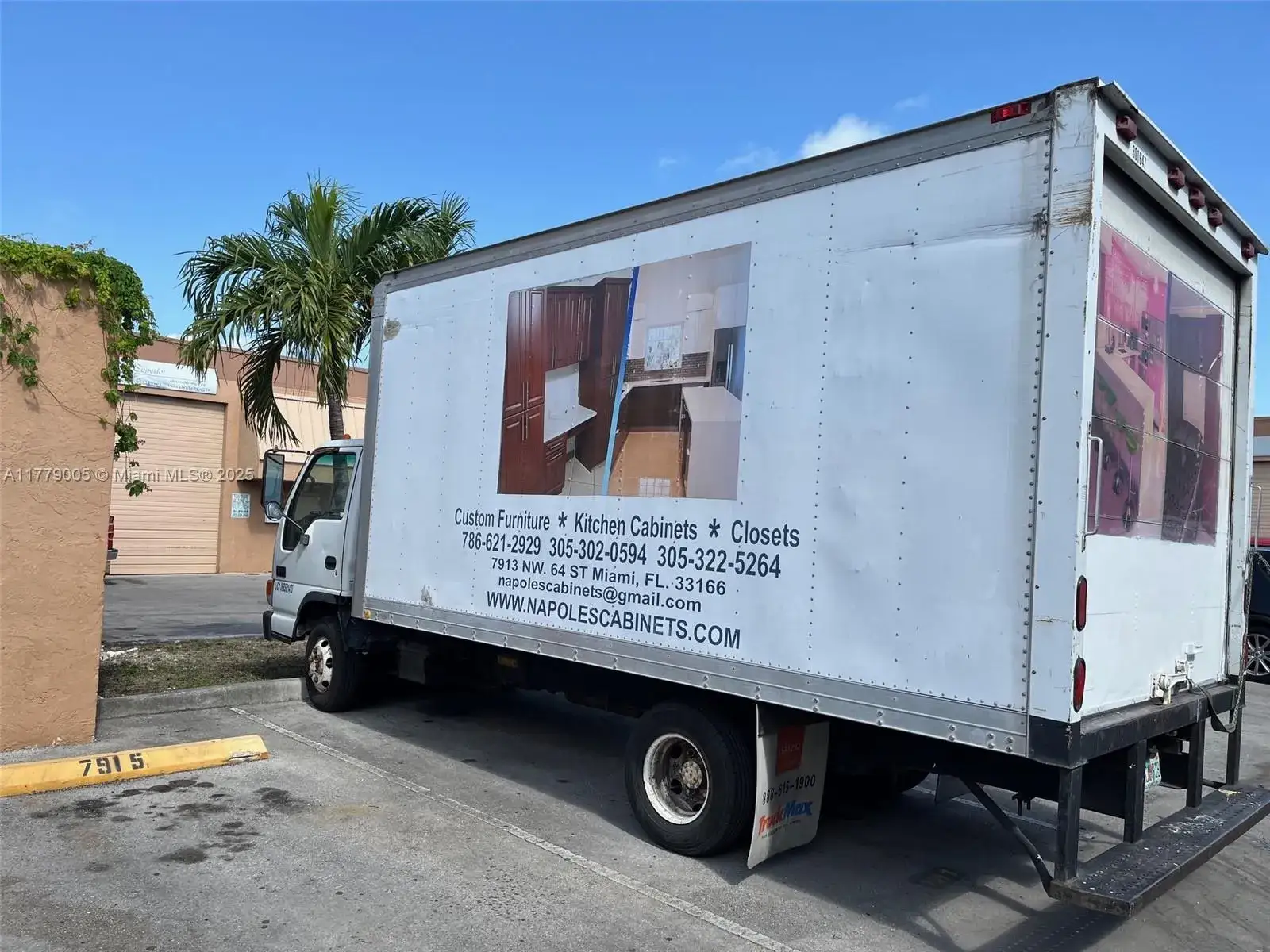 7913 NW 64th St, Medley FL 33166