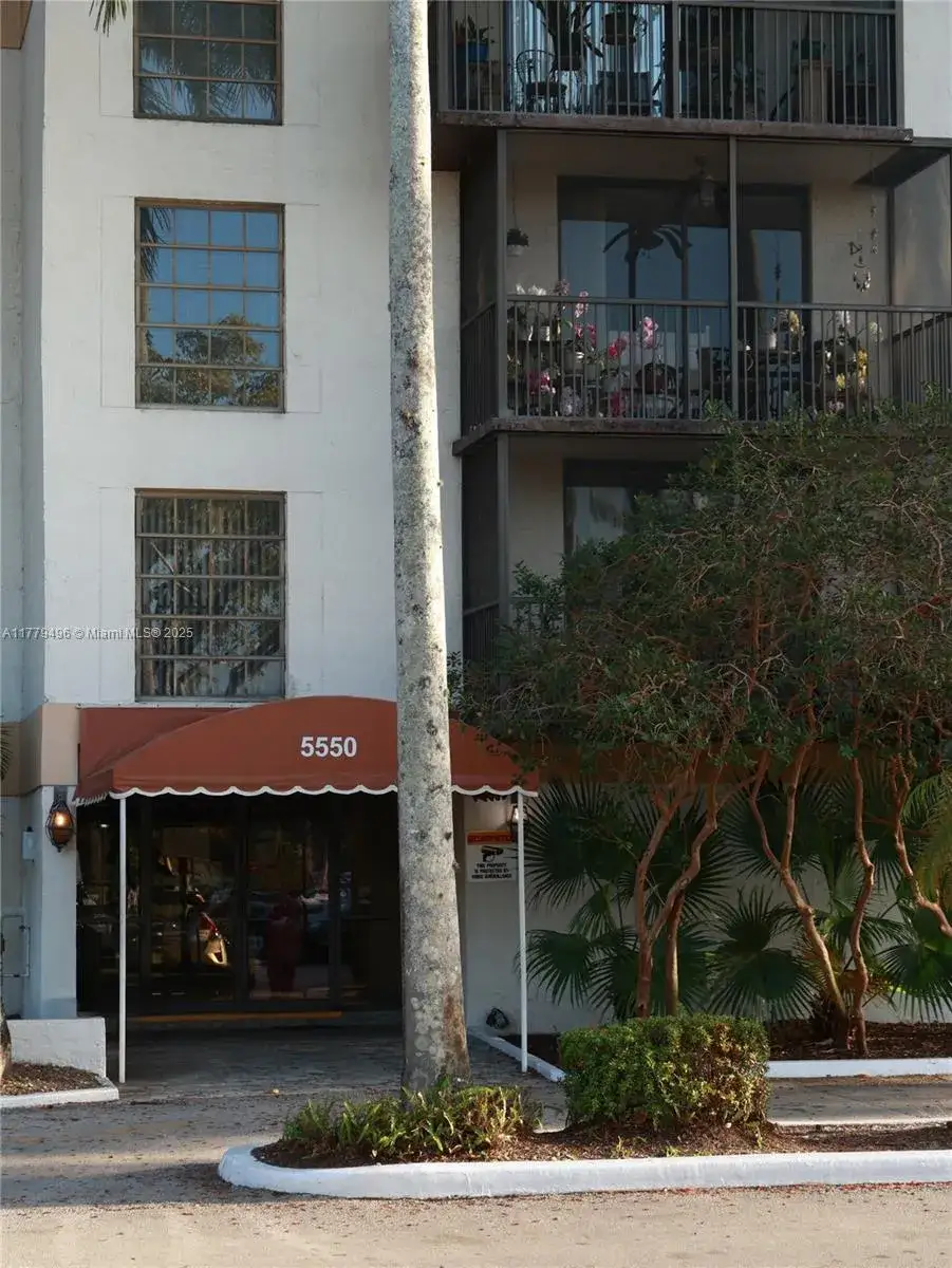 2 bedroom 2 bath Residential for sale at 5550 NW 44th St # 418B, Lauderhill FL 33319