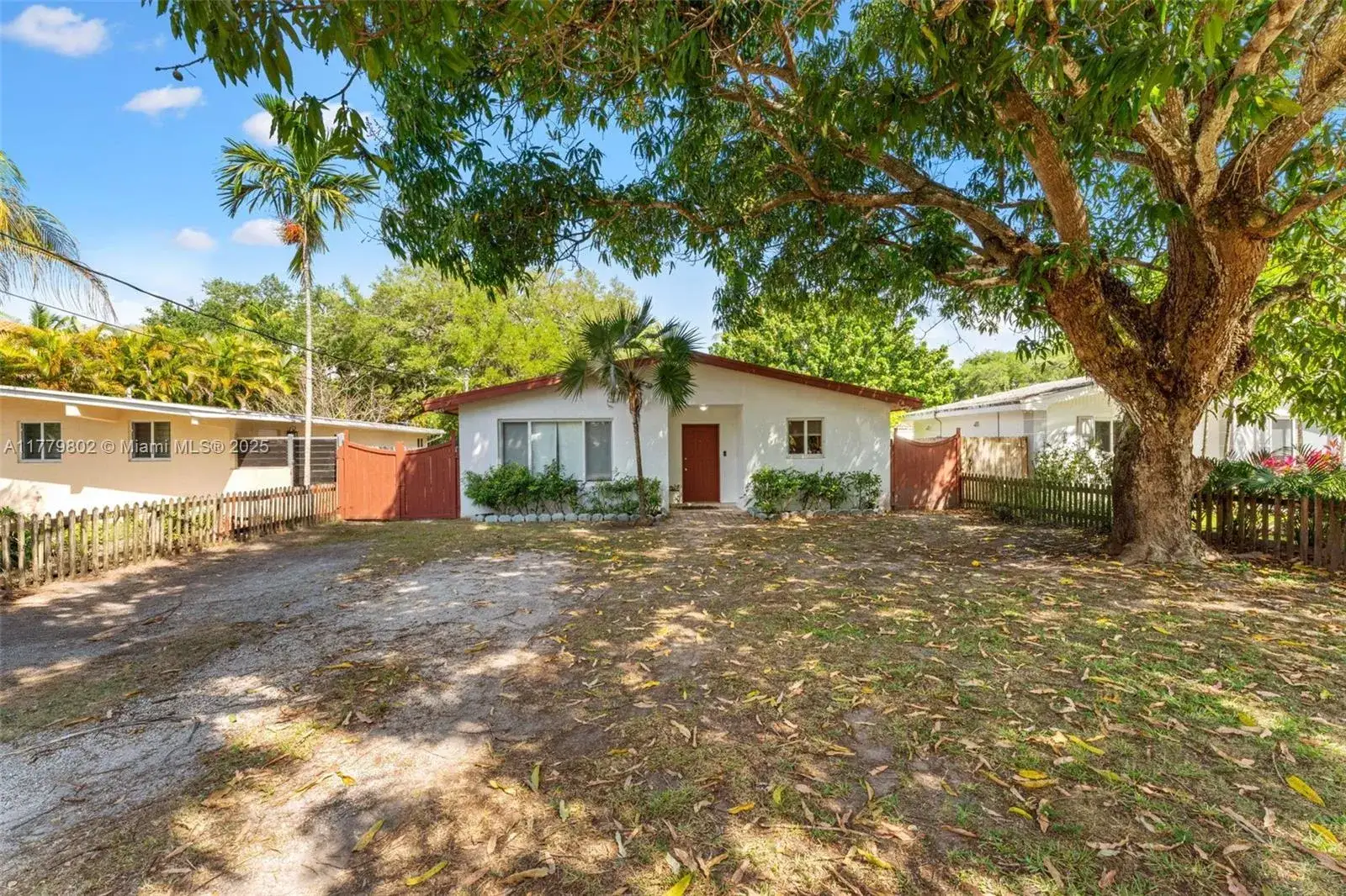 3 bedroom 1 bath Residential Lease for rent at 7265 SW 167th St, Palmetto Bay FL 33157