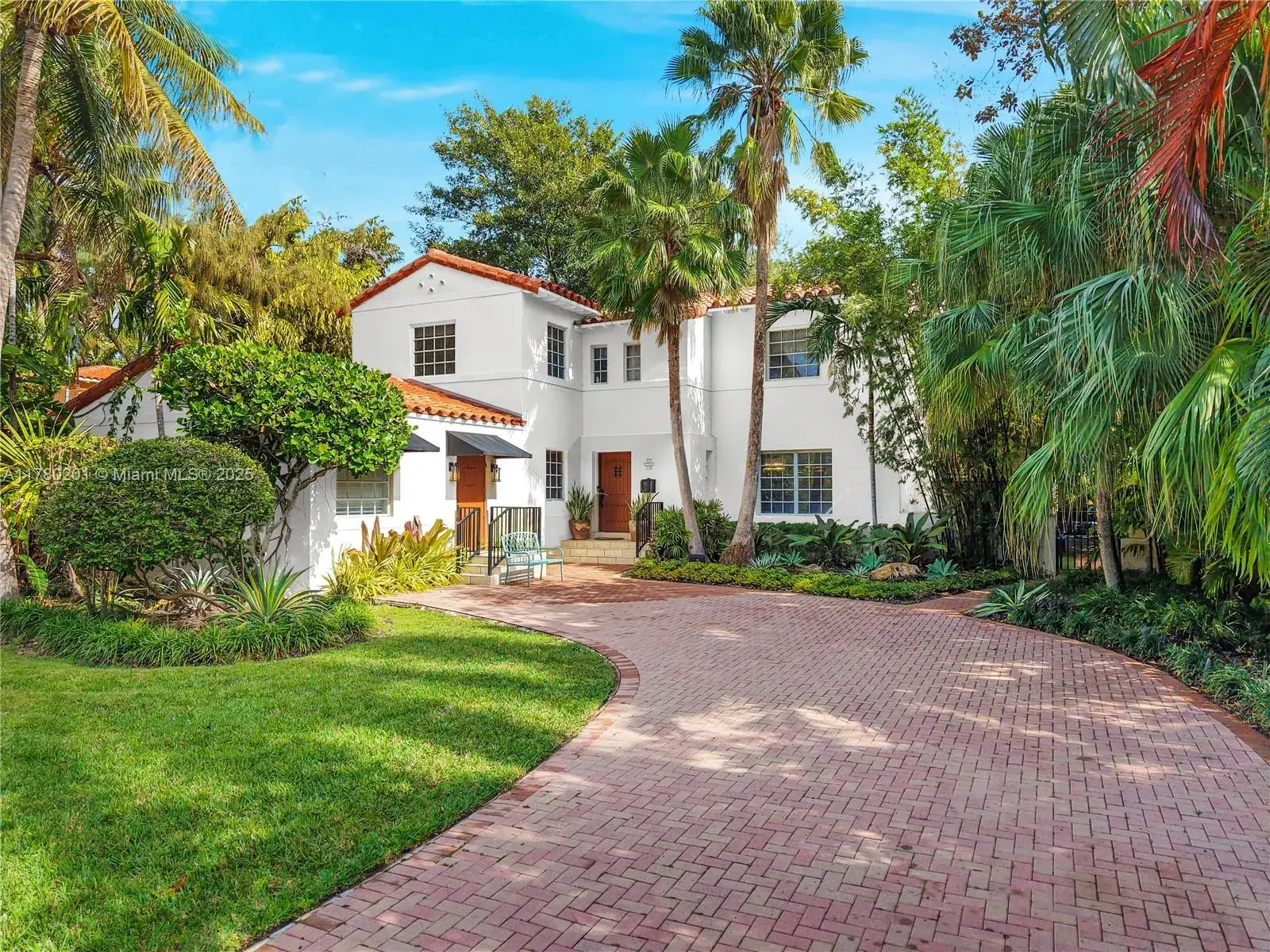 5 bedroom 4 bath Residential for sale at 4545 Nautilus Ct, Miami Beach FL 33140