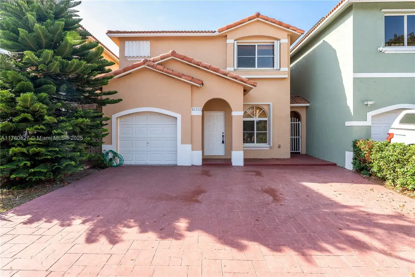 3 bedroom 2 bath Residential for sale at 16212 SW 60th Ter, Miami FL 33193