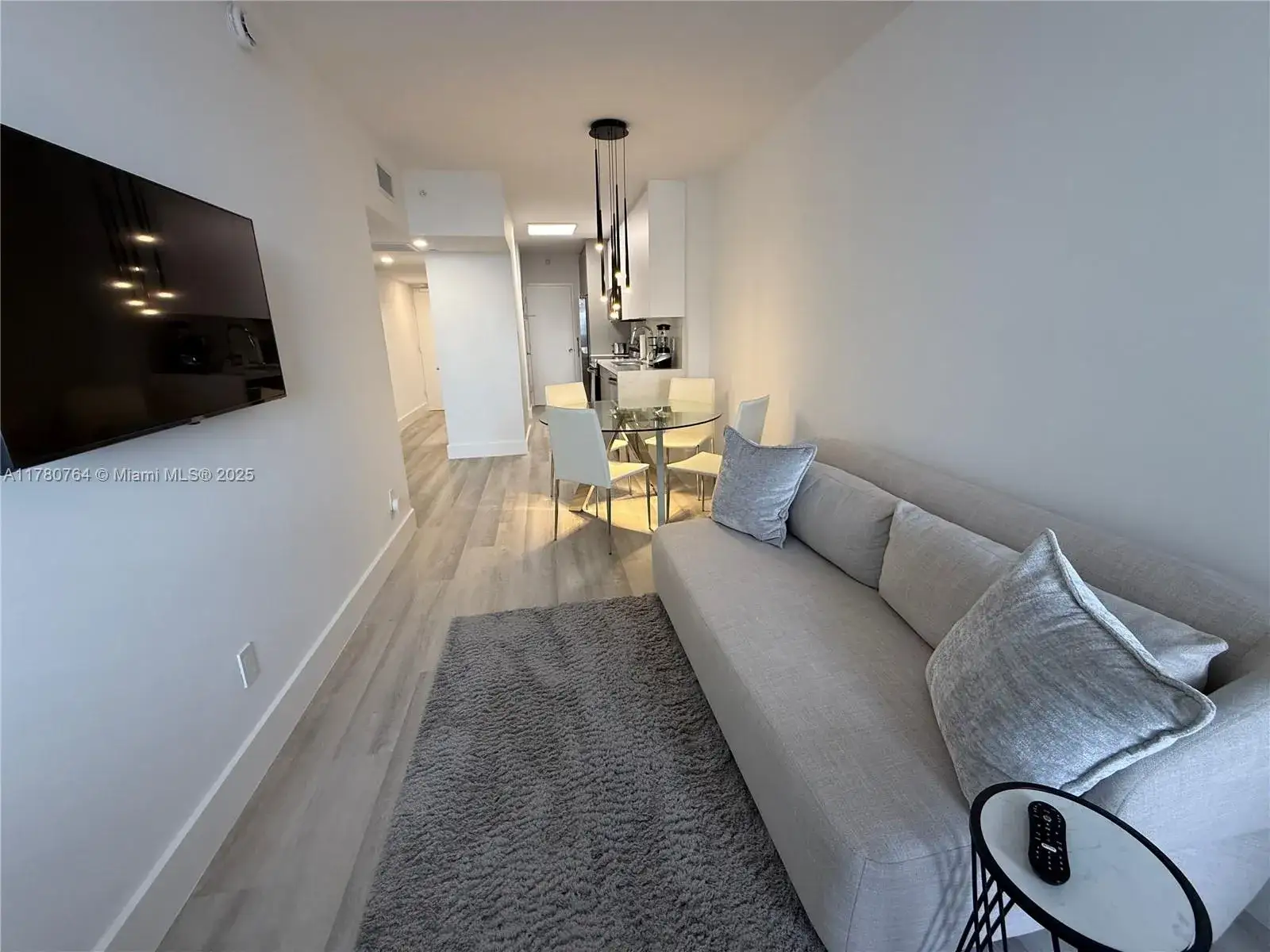 1 bedroom 1 bath Residential Lease for rent at 100 Lincoln Rd # 1218, Miami Beach FL 33139